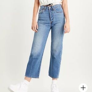 Levi’s Premium Ribcage Straight Ankle Jeans
